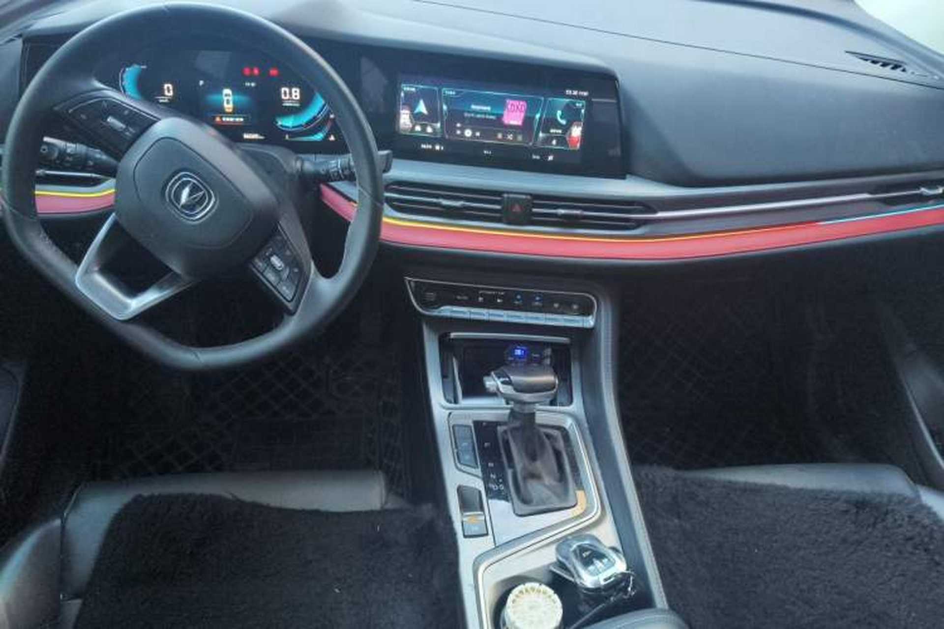 Used CHANGAN CS55PLUS 2021 Blue Whale Edition 1.5T DCT Prestige Model Center Console