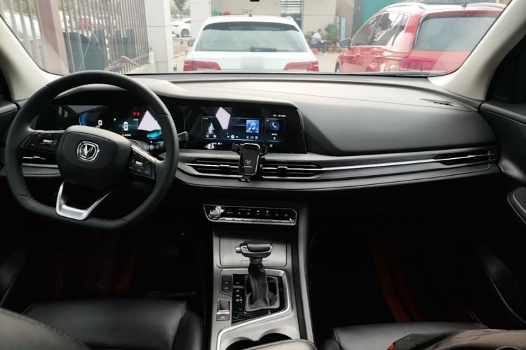 Used CHANGAN CS55PLUS 2021 Blue Whale Edition 1.5T DCT Prestige Model Center Console