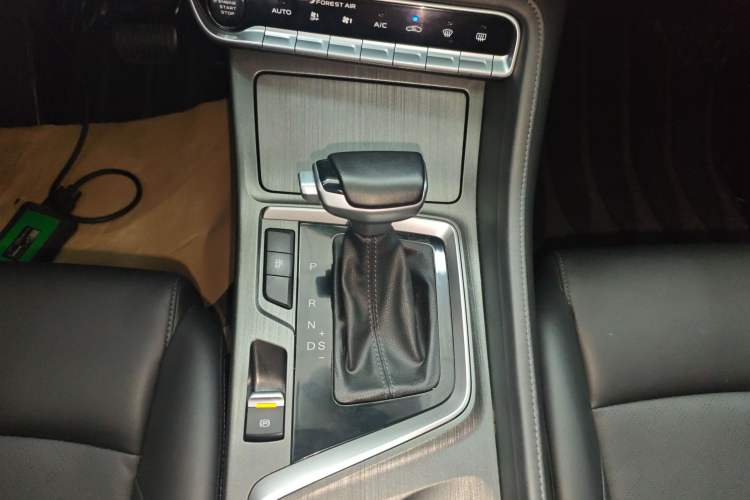 Used CHANGAN CS55PLUS 2021 Blue Whale Edition 1.5T DCT Luxury Model Gear Lever