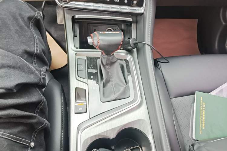 Used CHANGAN CS55PLUS 2021 Blue Whale Edition 1.5T DCT Luxury Model Gear Lever