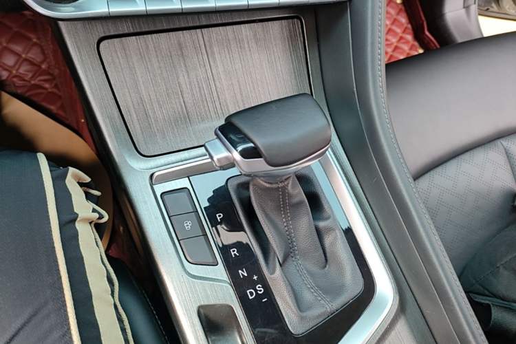 Used CHANGAN CS55PLUS 2021 Blue Whale Edition 1.5T DCT Luxury Model Gear Lever