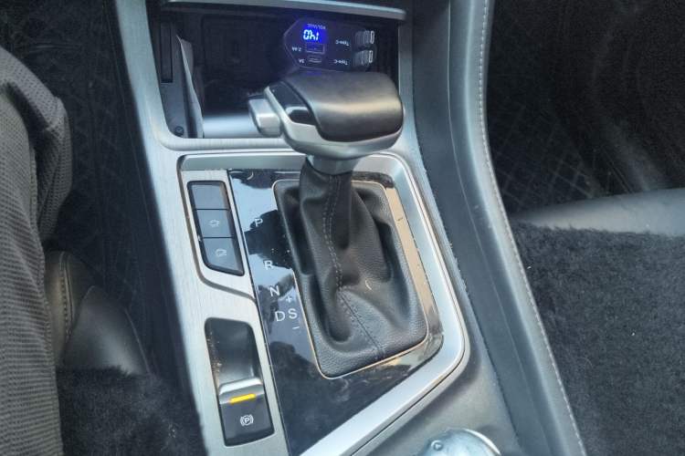 Used CHANGAN CS55PLUS 2021 Blue Whale Edition 1.5T DCT Prestige Model Gear Lever