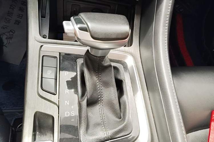 Used CHANGAN CS55PLUS 2021 Blue Whale Edition 1.5T DCT Luxury Model Gear Lever