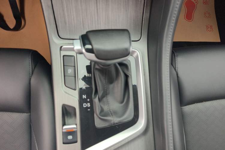 Used CHANGAN CS55PLUS 2021 Blue Whale Edition 1.5T DCT Luxury Model Gear Lever