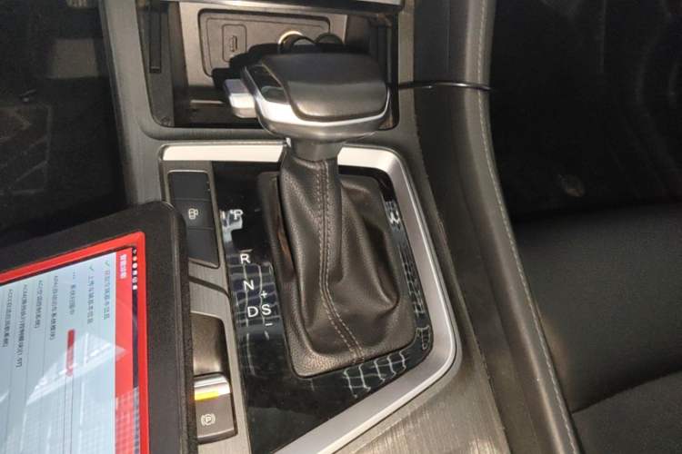 Used CHANGAN CS55PLUS 2021 Blue Whale Edition 1.5T DCT Luxury Model Gear Lever