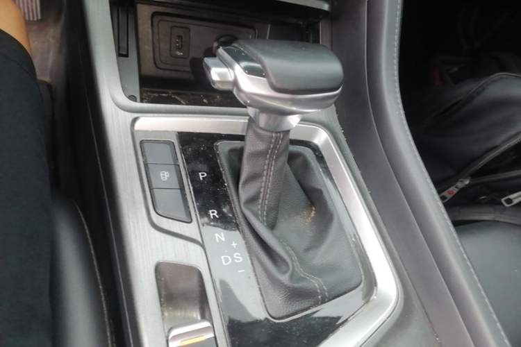 Used CHANGAN CS55PLUS 2021 Blue Whale Edition 1.5T DCT Luxury Model Gear Lever