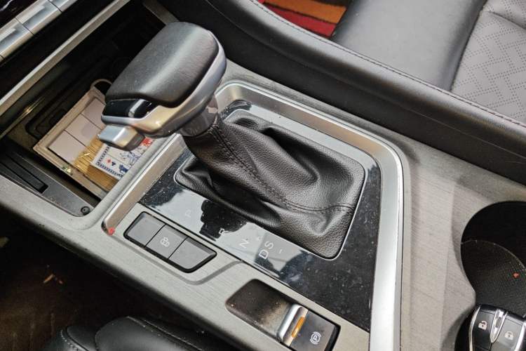 Used CHANGAN CS55PLUS 2021 Blue Whale Edition 1.5T DCT Luxury Model Gear Lever
