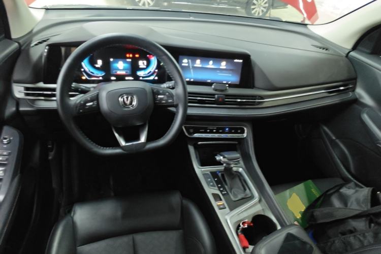 Used CHANGAN CS55PLUS 2021 Blue Whale Edition 1.5T DCT Prestige Model Center Console