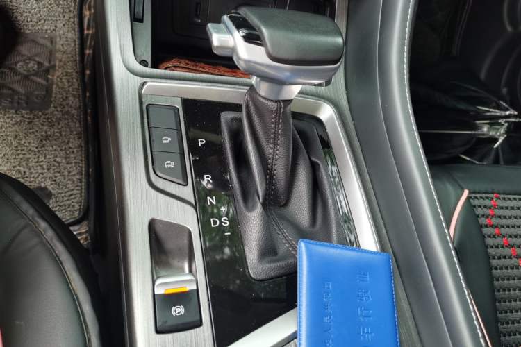 Used CHANGAN CS55PLUS 2021 Blue Whale Edition 1.5T DCT Prestige Model Gear Lever