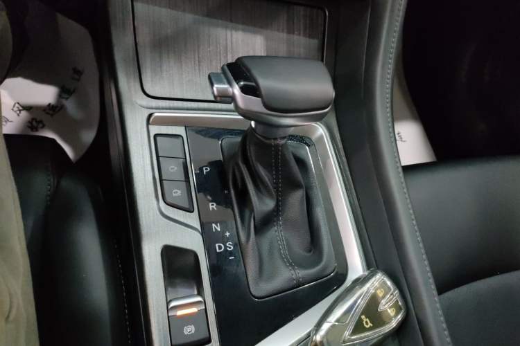 Used CHANGAN CS55PLUS 2021 Blue Whale Edition 1.5T DCT Prestige Model Gear Lever