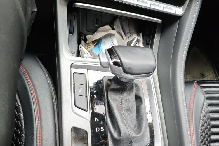 Used CHANGAN CS55PLUS 2021 Blue Whale Edition 1.5T DCT Luxury Model Gear Lever