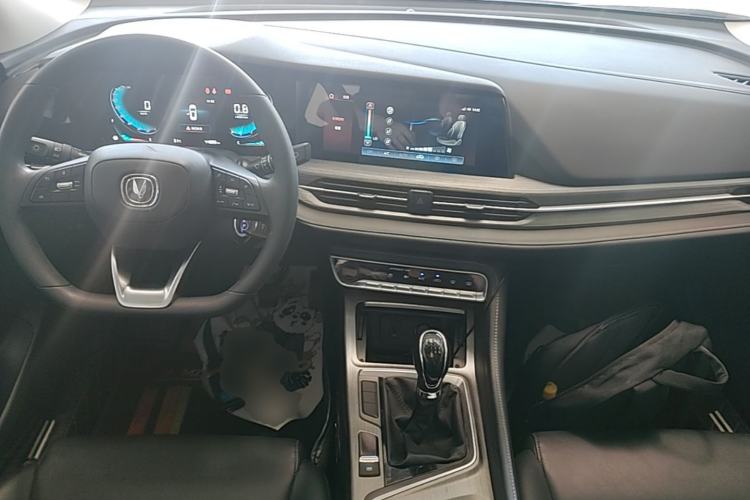 Used CHANGAN CS55PLUS 2021 Blue Whale Edition 1.5T Manual Luxury Model Center Console