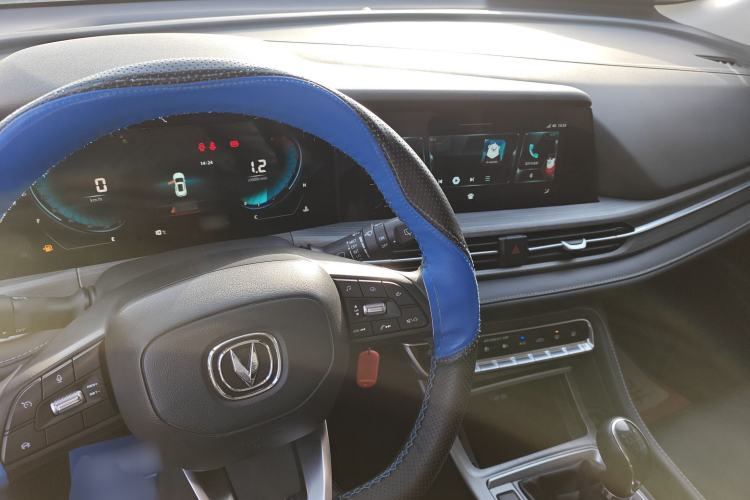 Used CHANGAN CS55PLUS 2021 Blue Whale Edition 1.5T Manual Luxury Model Center Console