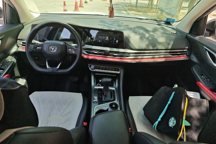 Used CHANGAN CS55PLUS 2021 Blue Whale Edition 1.5T DCT Prestige Model Center Console