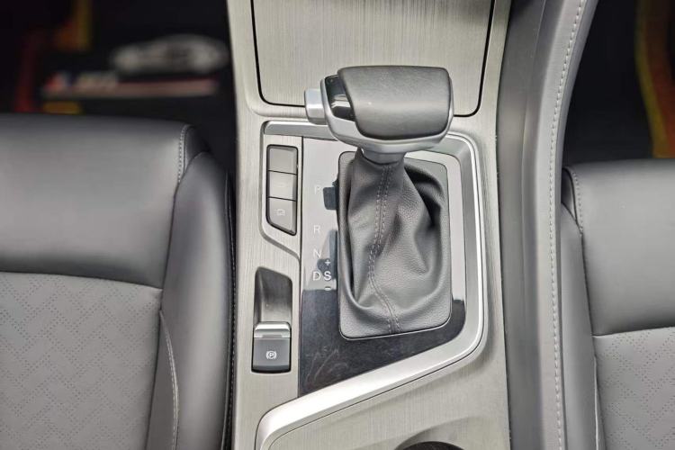 Used CHANGAN CS55PLUS 2021 Blue Whale Edition 1.5T DCT Prestige Model Gear Lever