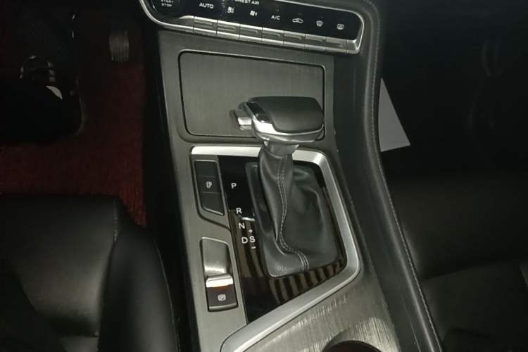 Used CHANGAN CS55PLUS 2021 Blue Whale Edition 1.5T DCT Luxury Model Gear Lever