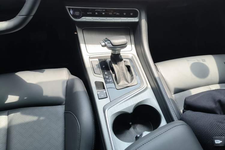 Used CHANGAN CS55PLUS 2021 Blue Whale Edition 1.5T DCT Luxury Model Gear Lever