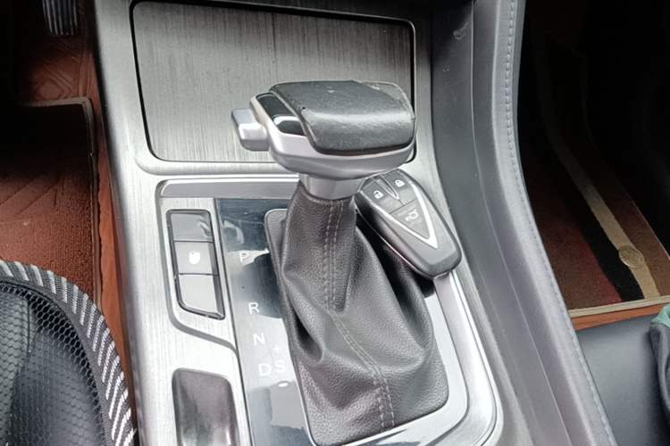 Used CHANGAN CS55PLUS 2021 Blue Whale Edition 1.5T DCT Luxury Model Gear Lever
