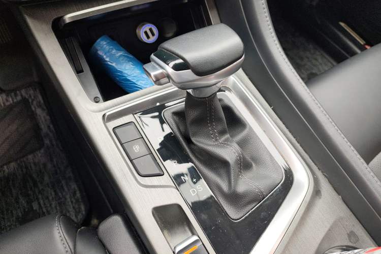 Used CHANGAN CS55PLUS 2021 Blue Whale Edition 1.5T DCT Luxury Model Gear Lever