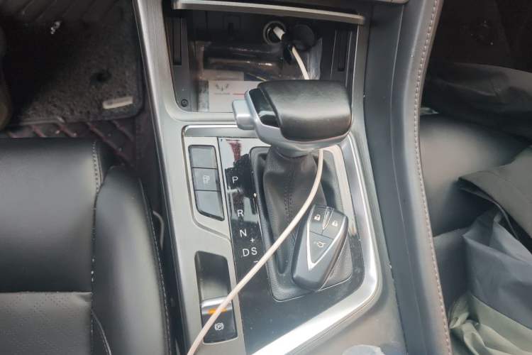 Used CHANGAN CS55PLUS 2021 Blue Whale Edition 1.5T DCT Luxury Model Gear Lever