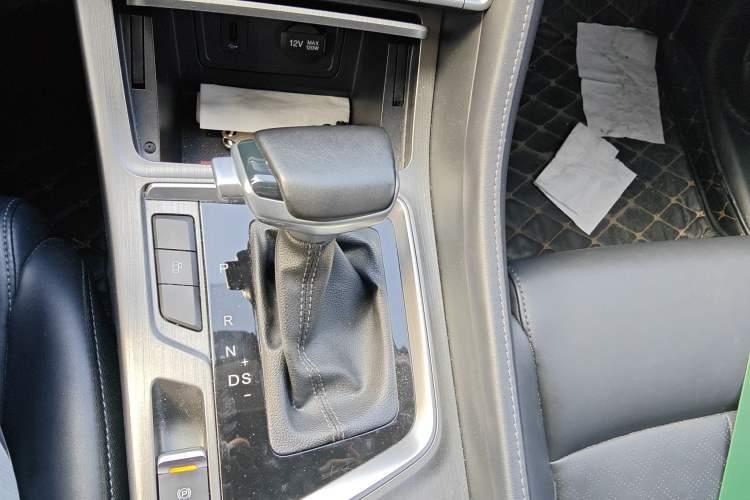 Used CHANGAN CS55PLUS 2021 Blue Whale Edition 1.5T DCT Luxury Model Gear Lever