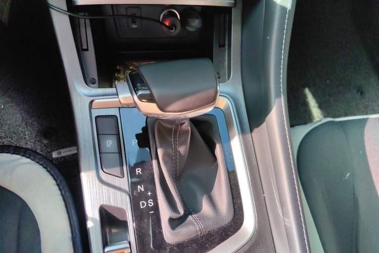 Used CHANGAN CS55PLUS 2021 Blue Whale Edition 1.5T DCT Luxury Model Gear Lever