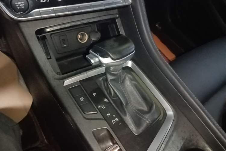 Used CHANGAN CS55PLUS 2021 Blue Whale Edition 1.5T DCT Luxury Model Gear Lever