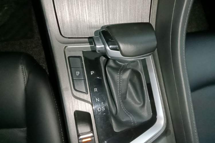 Used CHANGAN CS55PLUS 2021 Blue Whale Edition 1.5T DCT Luxury Model Gear Lever