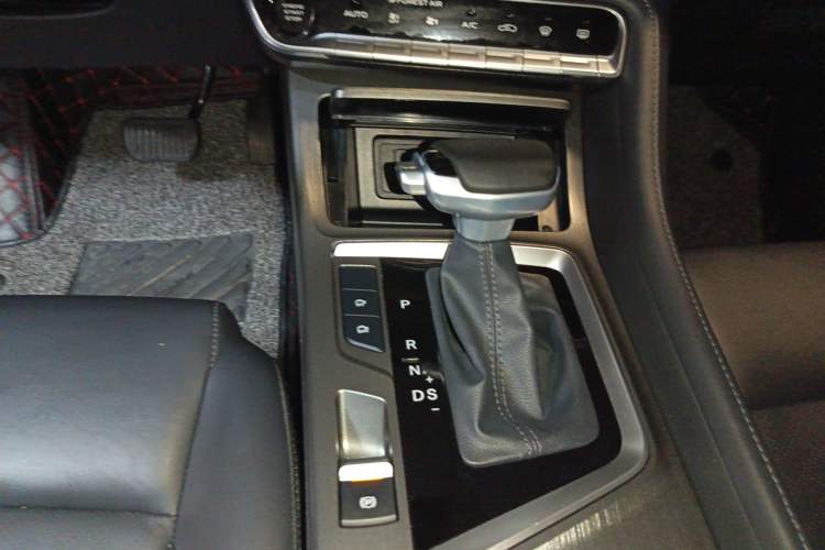 Used CHANGAN CS55PLUS 2021 Blue Whale Edition 1.5T DCT Prestige Model Gear Lever