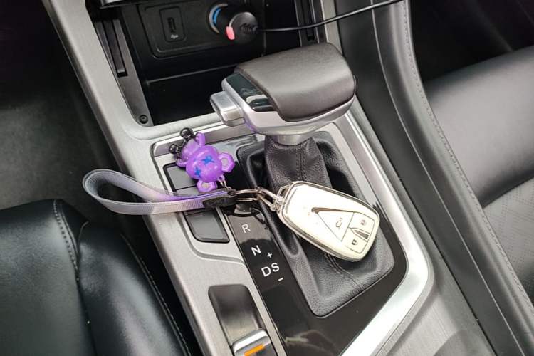 Used CHANGAN CS55PLUS 2021 Blue Whale Edition 1.5T DCT Luxury Model Gear Lever