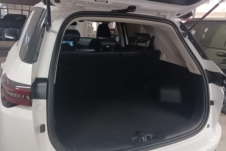 Used CHANGAN CS55PLUS 2021 Blue Whale Edition 1.5T DCT Luxury Model Trunk