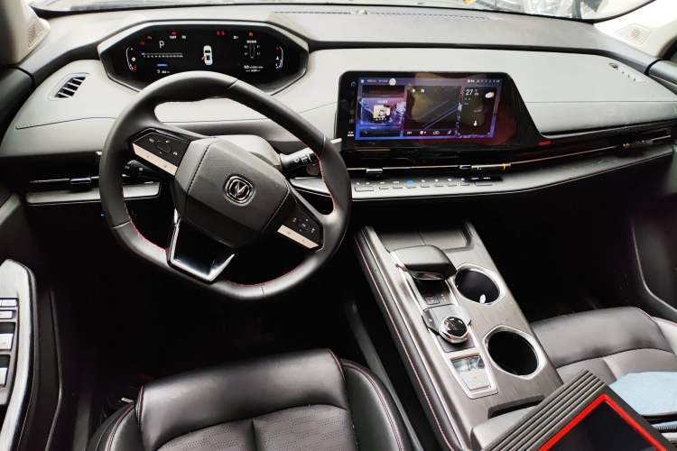 Used CHANGAN CS55PLUS 2022 2nd Generation 1.5T DCT Prestige Version Center Console