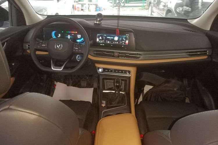 Used CHANGAN CS55PLUS 2022 Blue Whale Edition 1.5T Manual Luxury Model Center Console