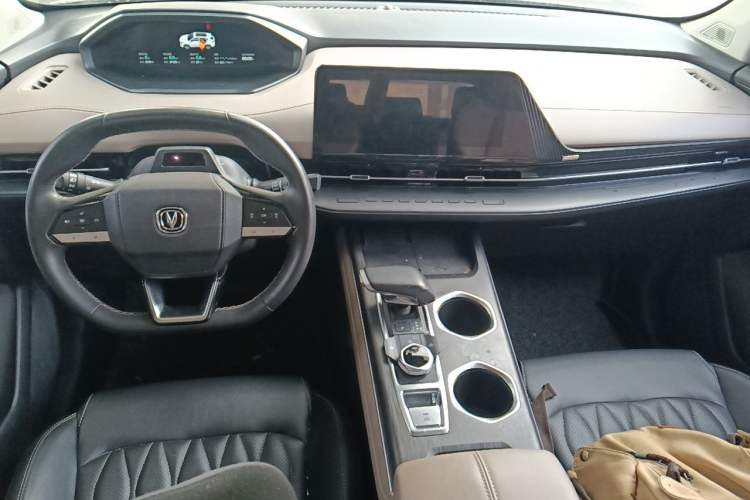 Used CHANGAN CS55PLUS 2022 2nd Generation 1.5T DCT Navigation Edition Center Console