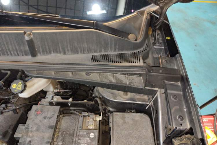 Used CHANGAN CS55PLUS 2022 Blue Whale Edition 1.5T DCT Luxury Model Engine Bay Left