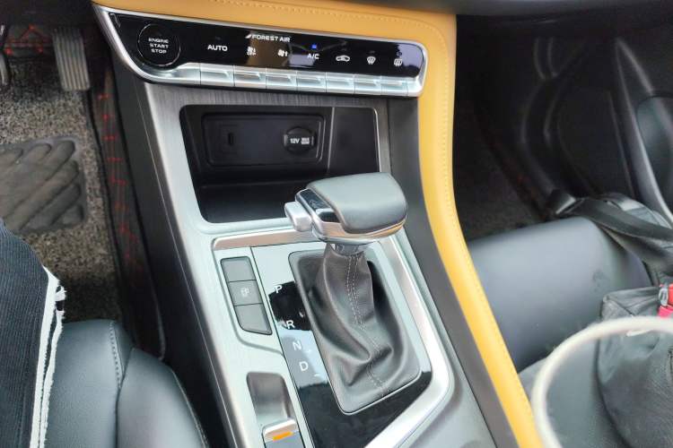 Used CHANGAN CS55PLUS 2022 Blue Whale Edition 1.5T DCT Luxury Model Gear Lever