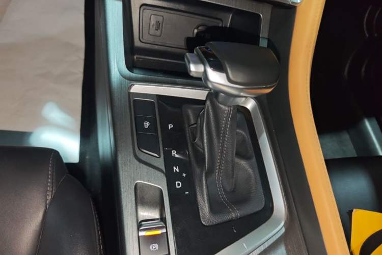 Used CHANGAN CS55PLUS 2022 Blue Whale Edition 1.5T DCT Luxury Model Gear Lever