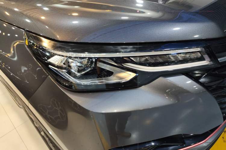 Used CHANGAN CS55PLUS 2022 Blue Whale Edition 1.5T DCT Luxury Model Right Front Headlight