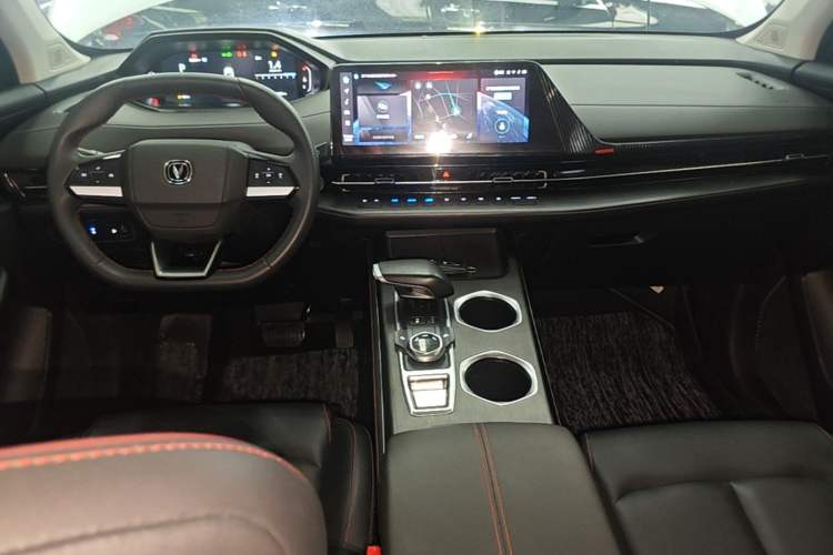 Used CHANGAN CS55PLUS 2022 2nd Generation 1.5T DCT Prestige Version Center Console
