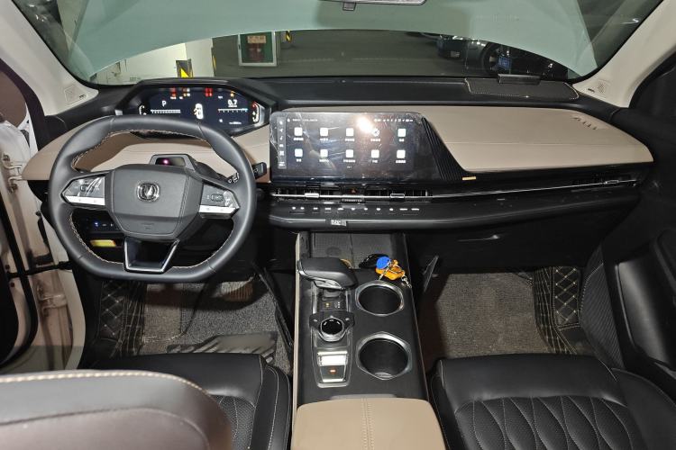 Used CHANGAN CS55PLUS 2022 2nd Generation 1.5T DCT Navigation Edition Center Console