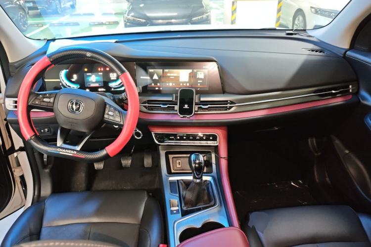 Used CHANGAN CS55PLUS 2022 Blue Whale Edition 1.5T Manual Luxury Model Center Console