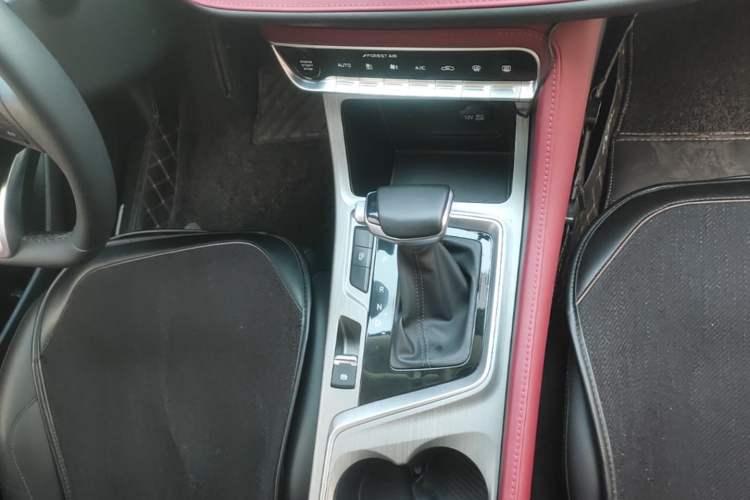 Used CHANGAN CS55PLUS 2022 Blue Whale Edition 1.5T DCT Luxury Model Gear Lever