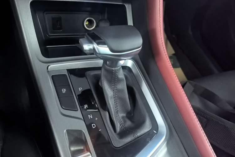 Used CHANGAN CS55PLUS 2022 Blue Whale Edition 1.5T DCT Luxury Model Gear Lever