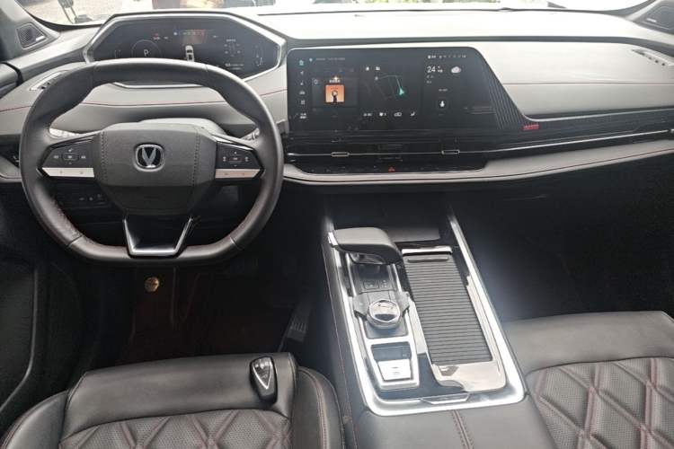 Used CHANGAN CS55PLUS 2024 3rd Generation 1.5T DCT Prestige Model Center Console