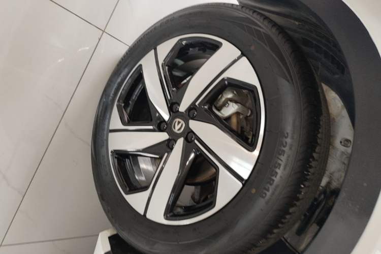 Used CHANGAN CS55PLUS 2024 3rd Generation 1.5T DCT Excellence Model Left Front Wheel Hub