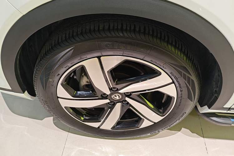 Used CHANGAN CS55PLUS 2024 3rd Generation 1.5T DCT Prestige Model Left Front Wheel Hub