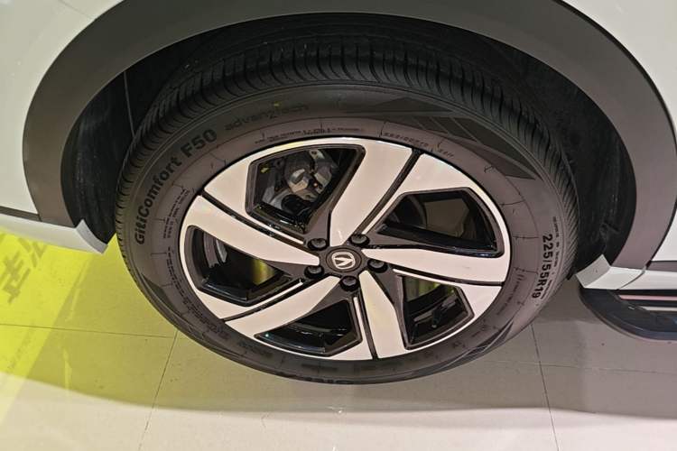 Used CHANGAN CS55PLUS 2024 3rd Generation 1.5T DCT Prestige Model Right Rear Wheel Hub