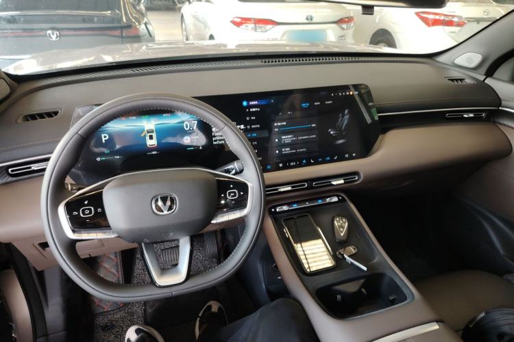 Used CHANGAN CS55PLUS 2026 Fourth Generation New Blue Whale 1.5T TianShu Premium Trim Center Console