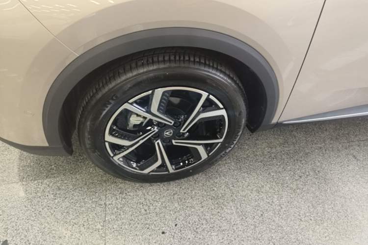 Used CHANGAN CS55PLUS 2026 Fourth Generation New Blue Whale 1.5T TianShu Premium Trim Left Front Wheel Hub