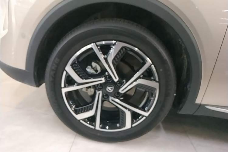 Used CHANGAN CS55PLUS 2026 Fourth Generation New Blue Whale 1.5T TianShu Premium Trim Left Front Wheel Hub